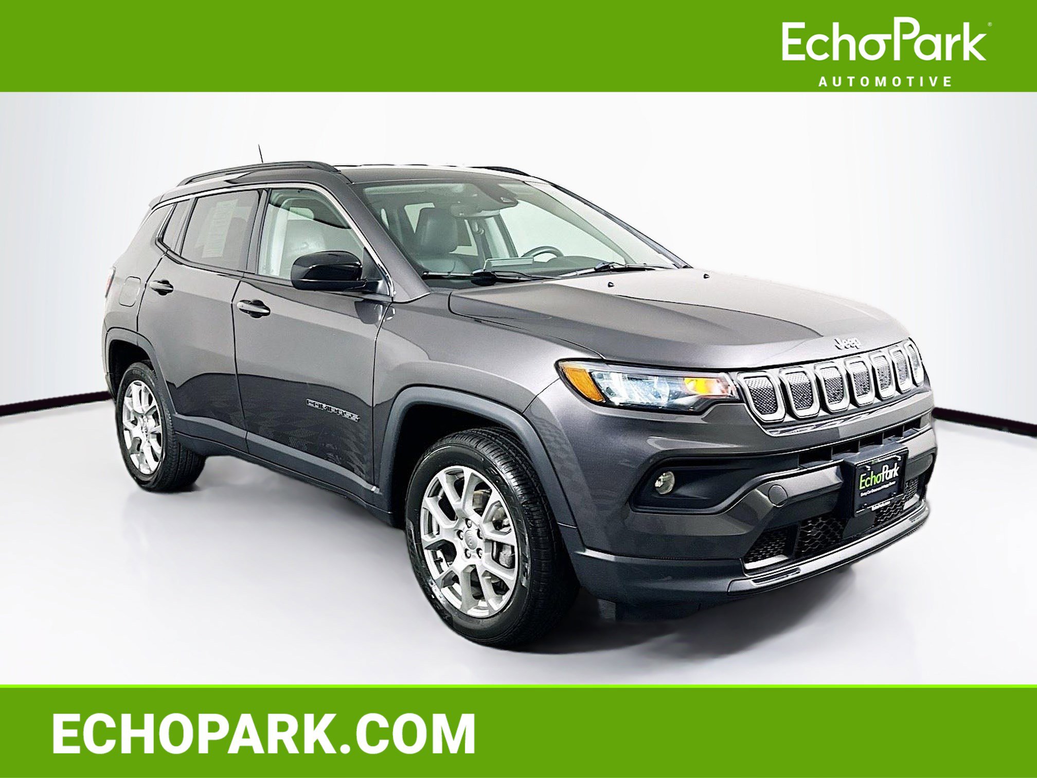 Used 2022 Jeep Compass Latitude image 1