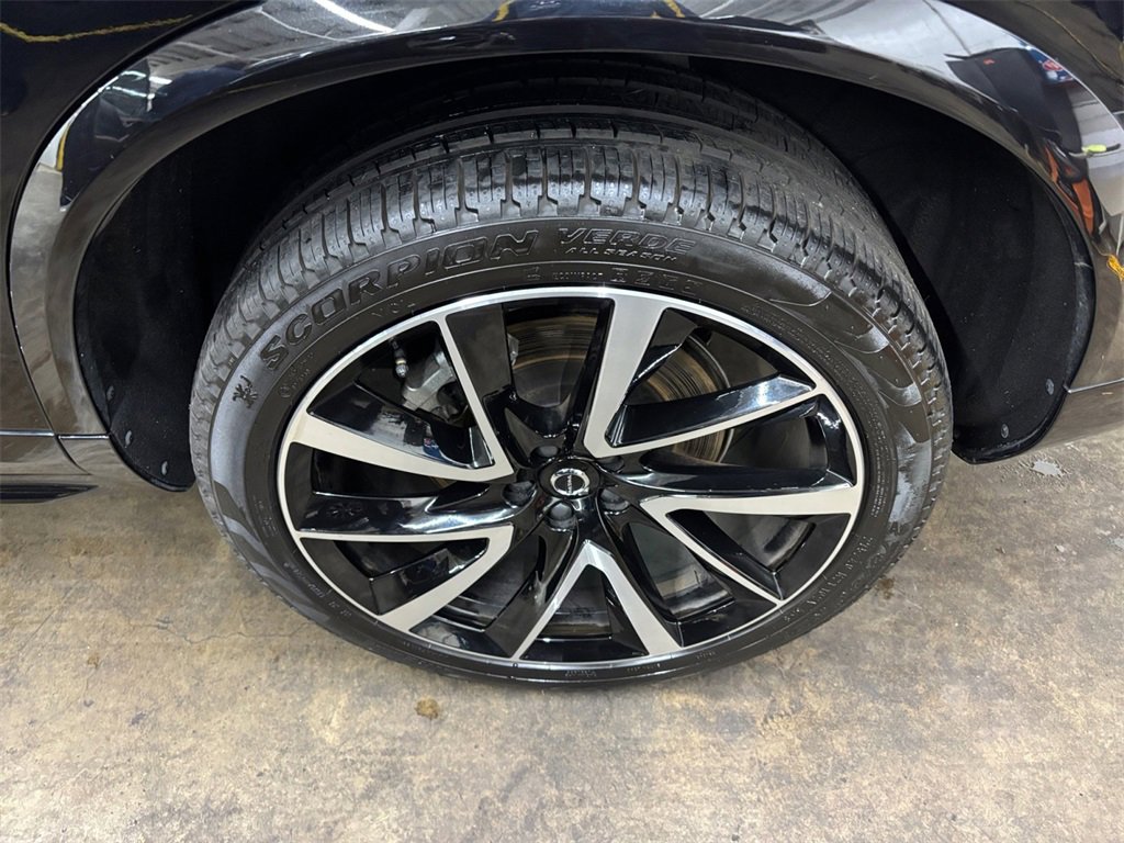 Certified 2025 Volvo XC90 B5 Plus w/ Protection Package Premier image 36