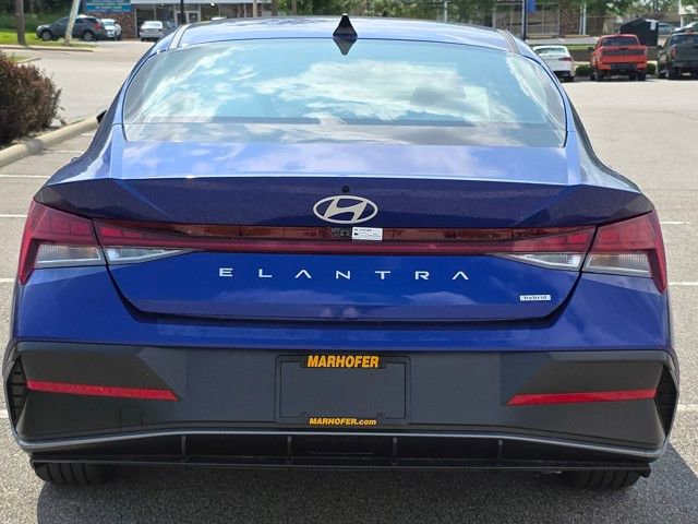 Certified 2025 Hyundai Elantra Limited image 22