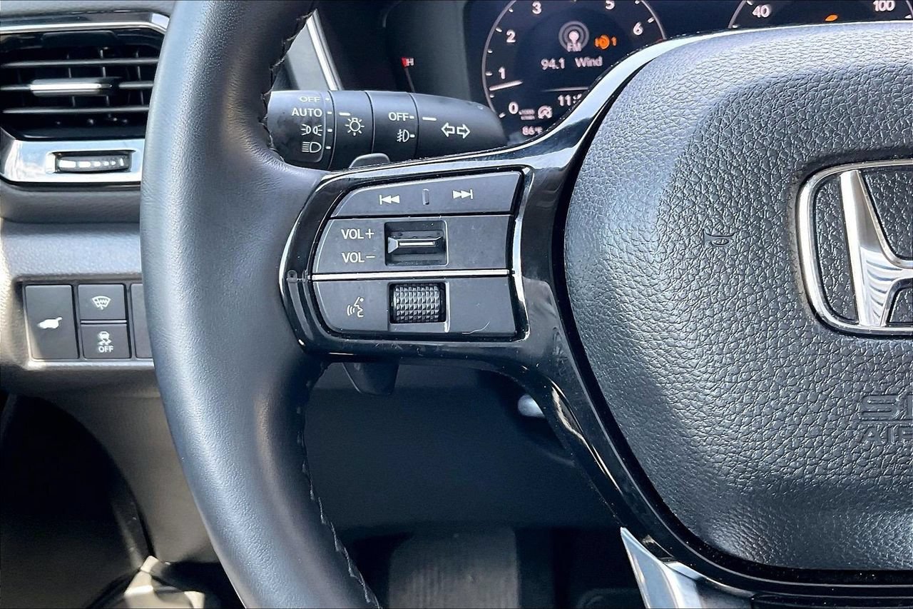 Used 2025 Honda Pilot Elite image 32