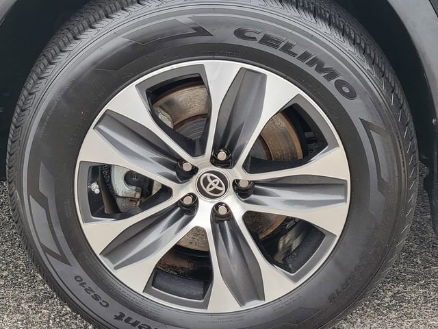 Used 2023 Toyota Highlander XLE image 13