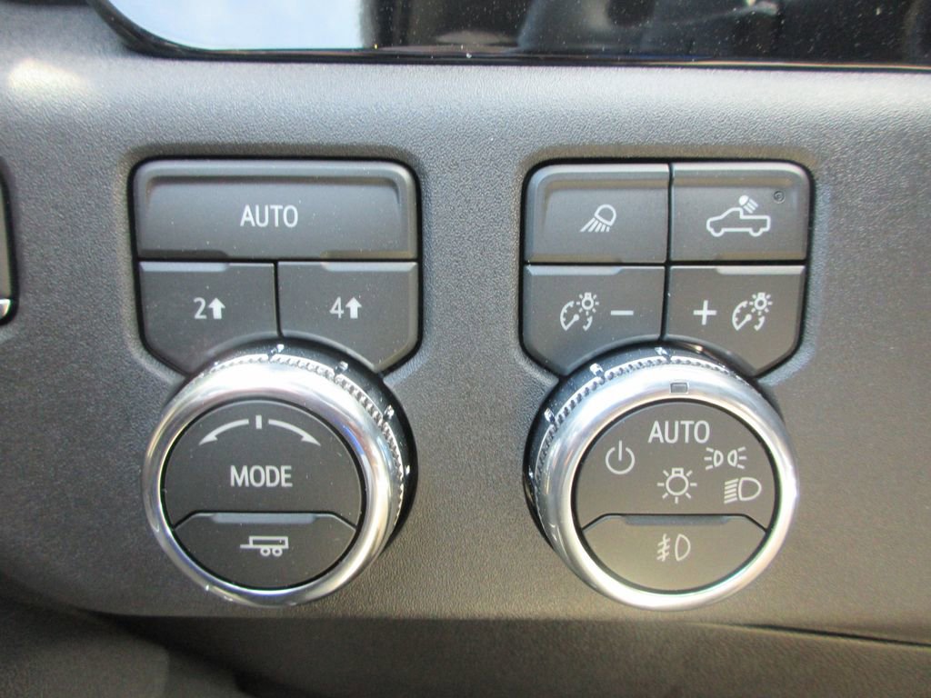 New 2026 GMC Sierra 1500 SLT image 17