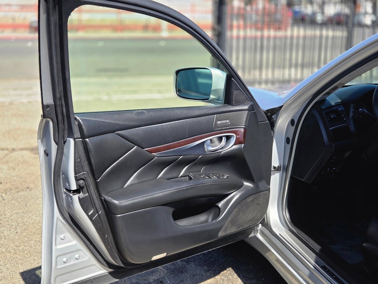 Used 2012 INFINITI M35 w/ Premium Pkg RWD image 26