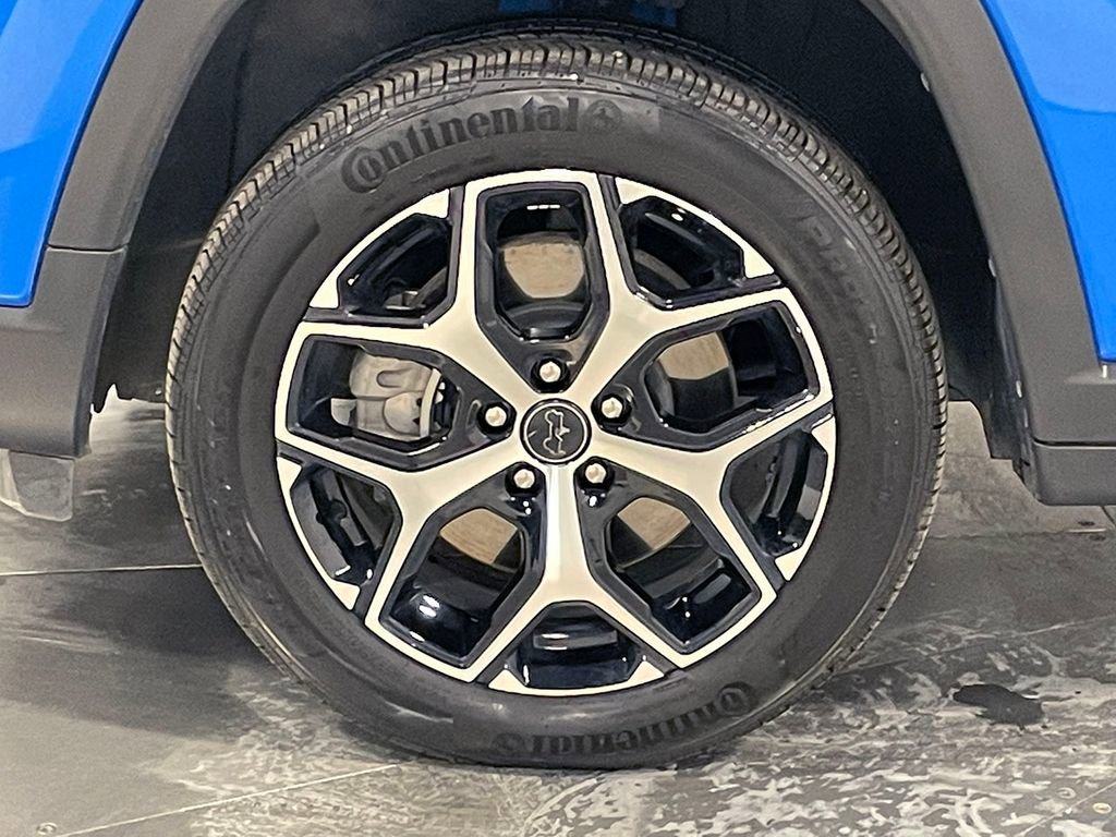 Used 2025 Jeep Compass Limited image 34