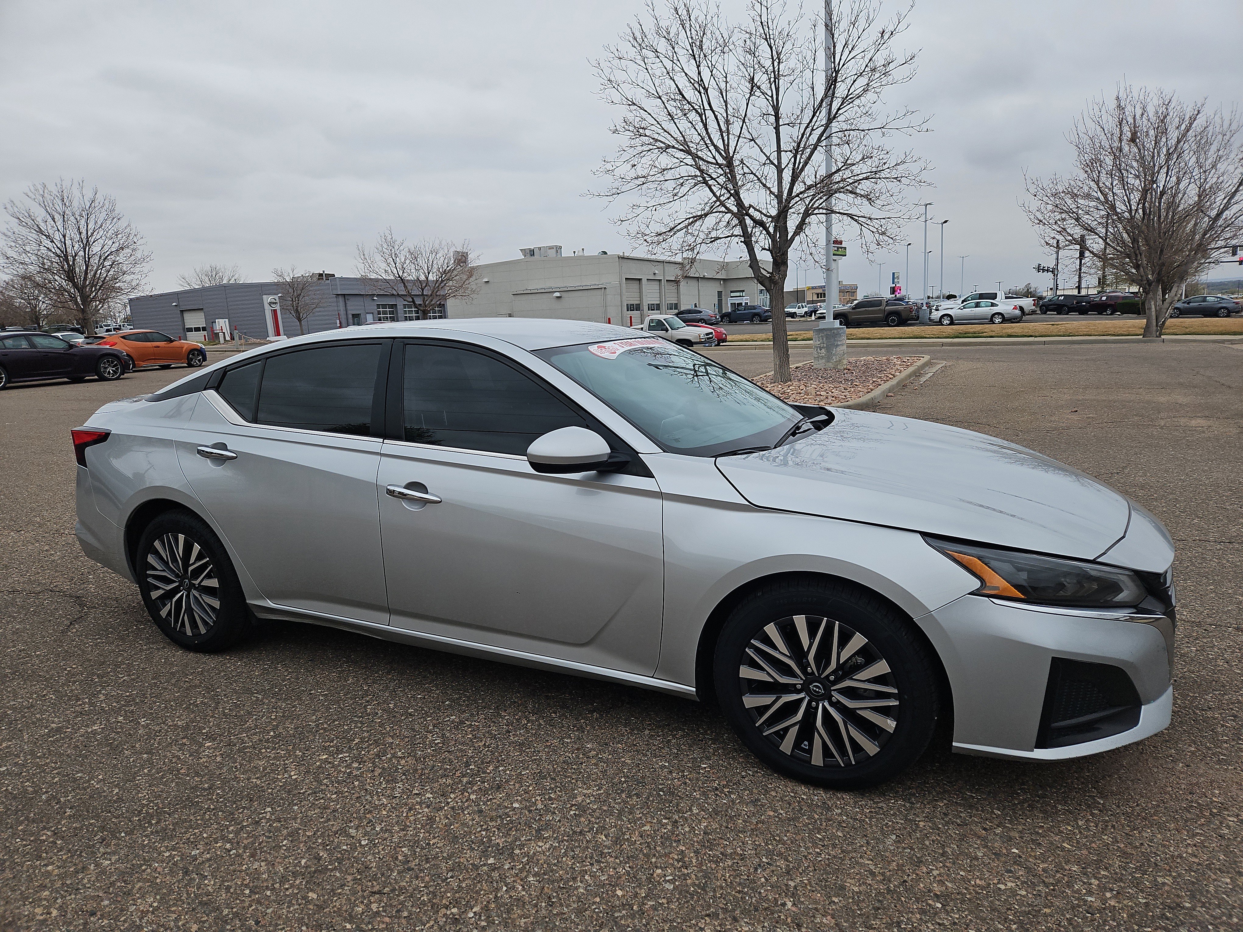 Used 2023 Nissan Altima 2.5 SV image 2