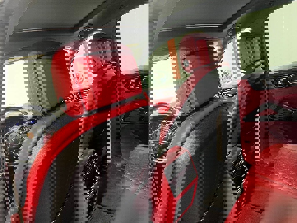 Used 2022 Porsche Cayenne S image 26