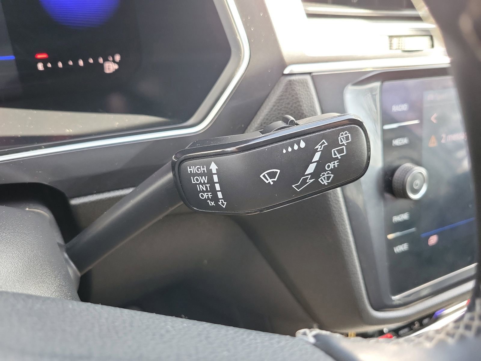 Used 2022 Volkswagen Tiguan SE AWD/4WD image 31