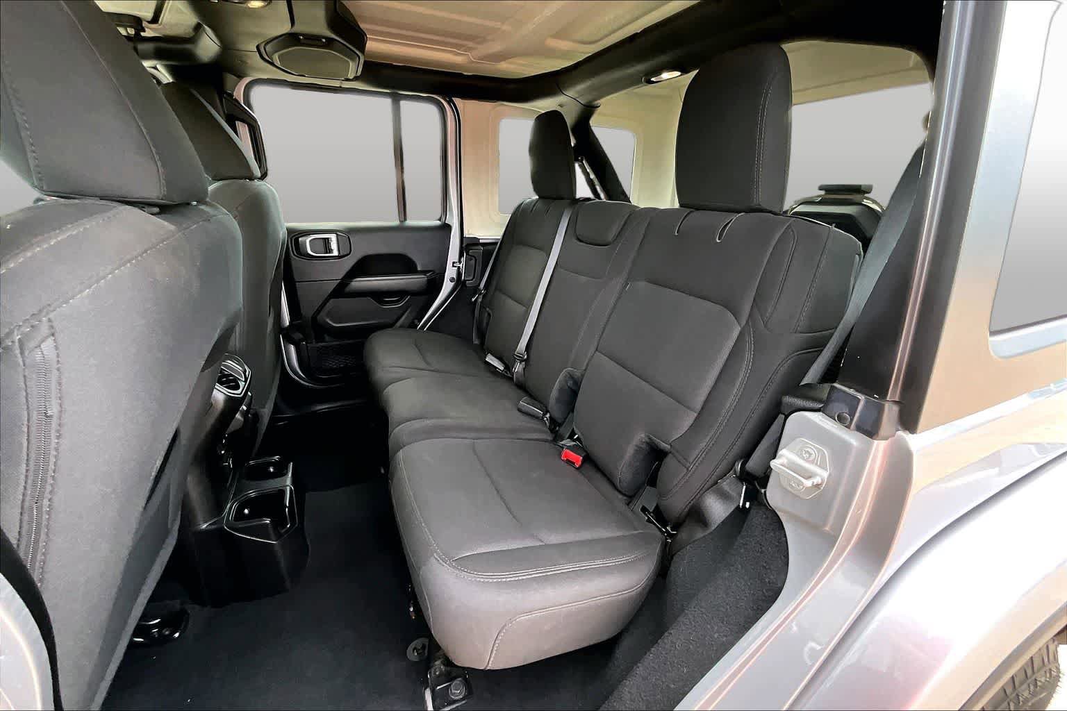 Used 2020 Jeep Wrangler Unlimited Sahara AWD/4WD image 20