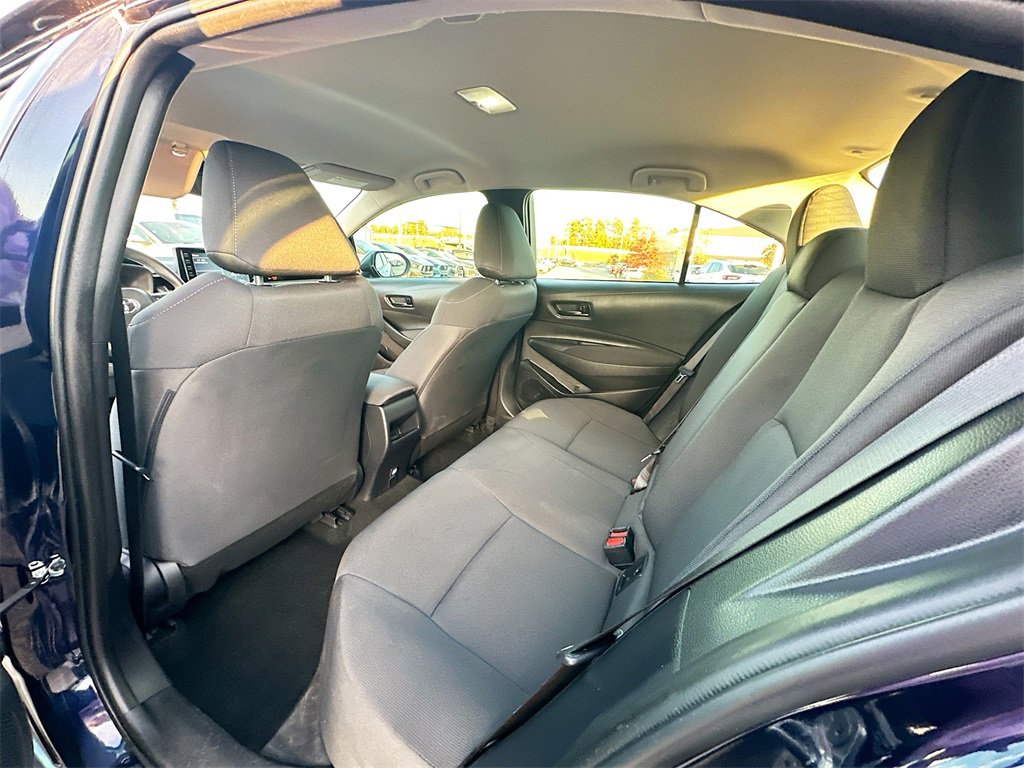 Used 2022 Toyota Corolla LE image 4