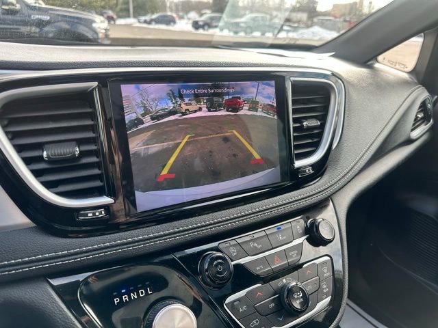 Used 2025 Chrysler Pacifica Limited FWD image 32