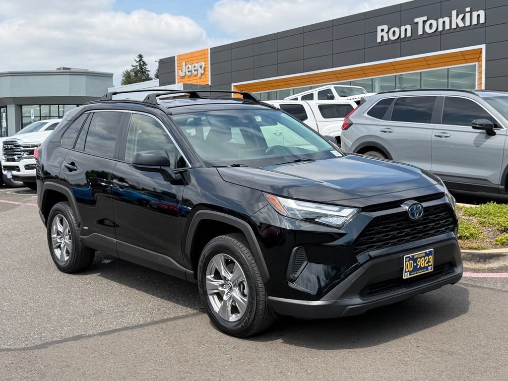 Used 2023 Toyota RAV4 LE AWD/4WD image 2