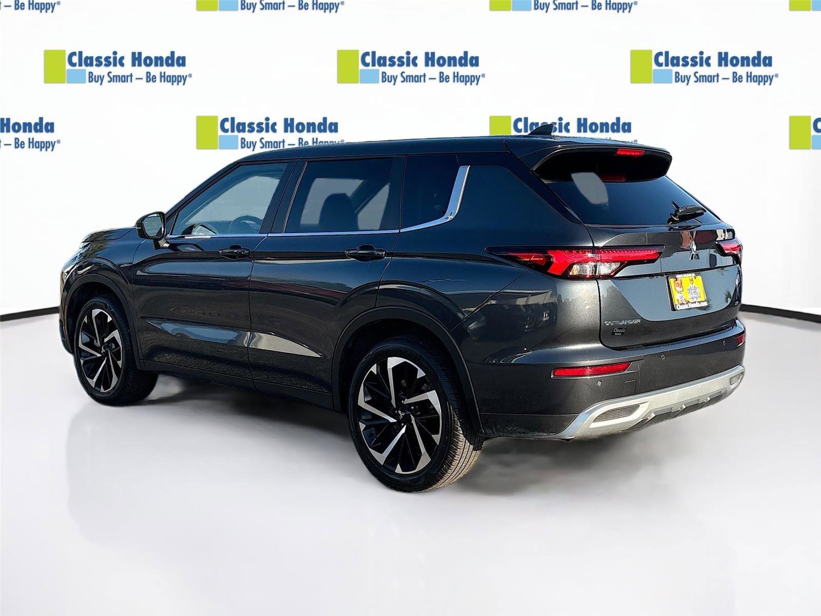 Used 2024 Mitsubishi Outlander SE image 5