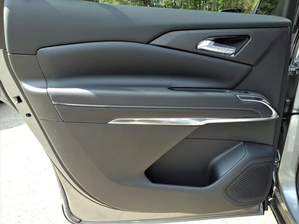 New 2026 Chevrolet Traverse LT w/ Sun and Wheel Package FWD image 22
