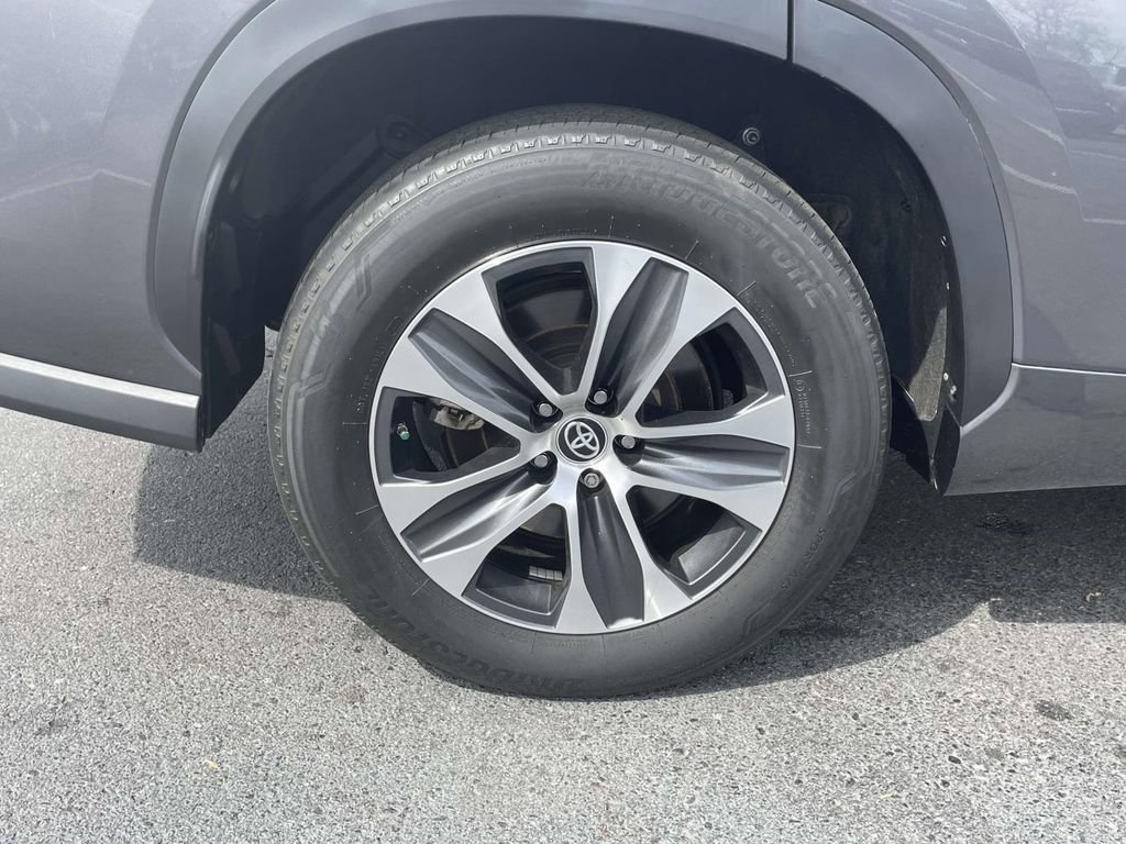 Used 2023 Toyota Highlander XLE image 8