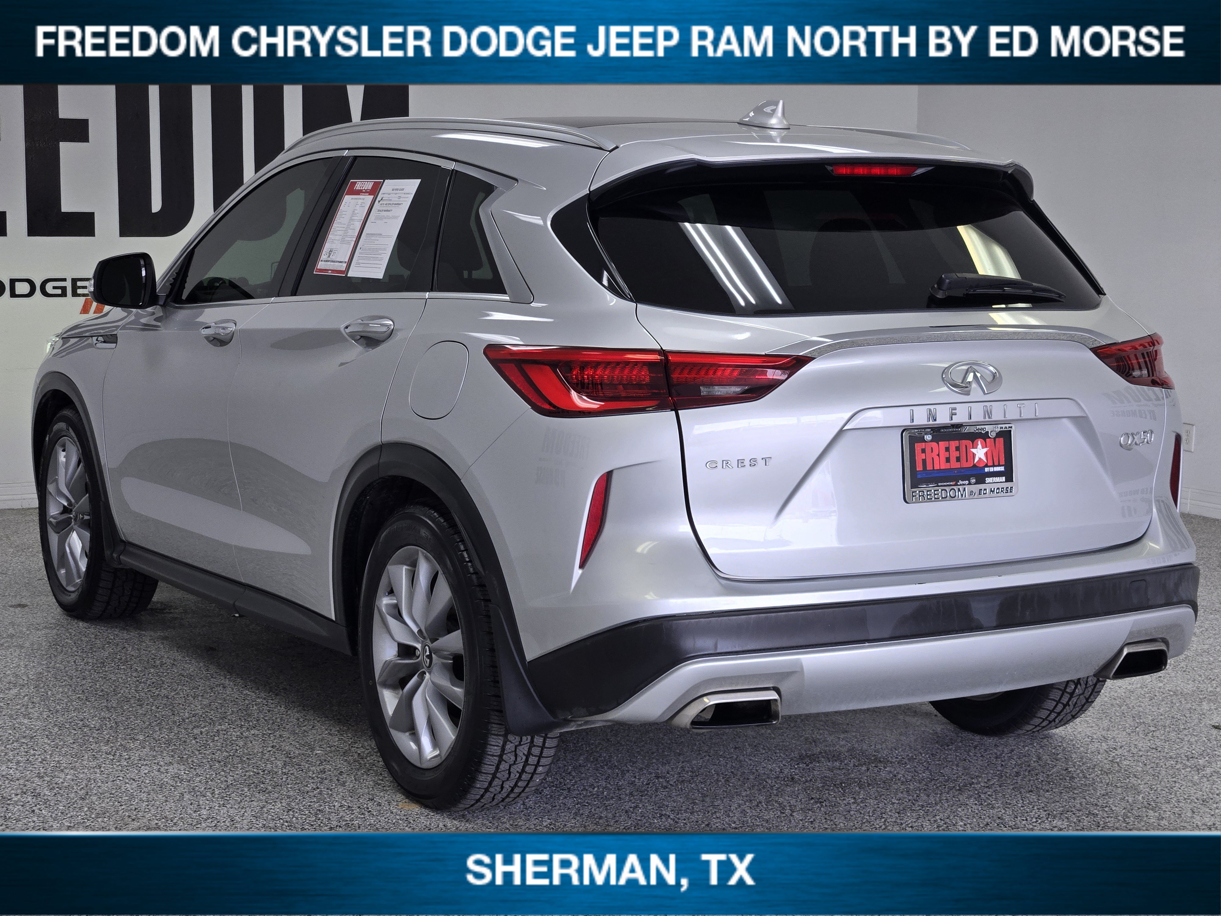 Used 2019 INFINITI QX50 Luxe w/ Navigation Package FWD image 4