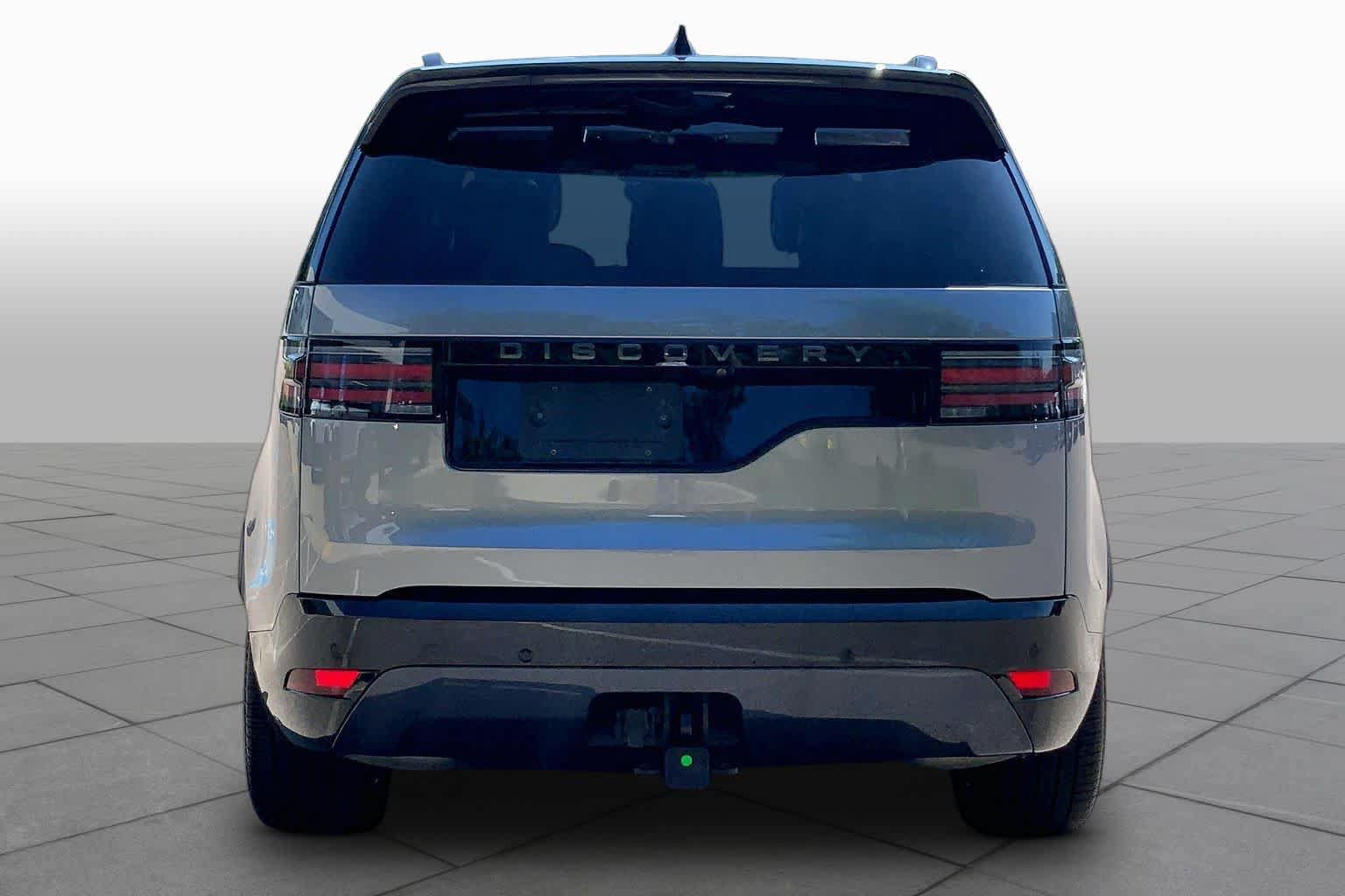Used 2025 Land Rover Discovery Dynamic SE AWD/4WD image 5