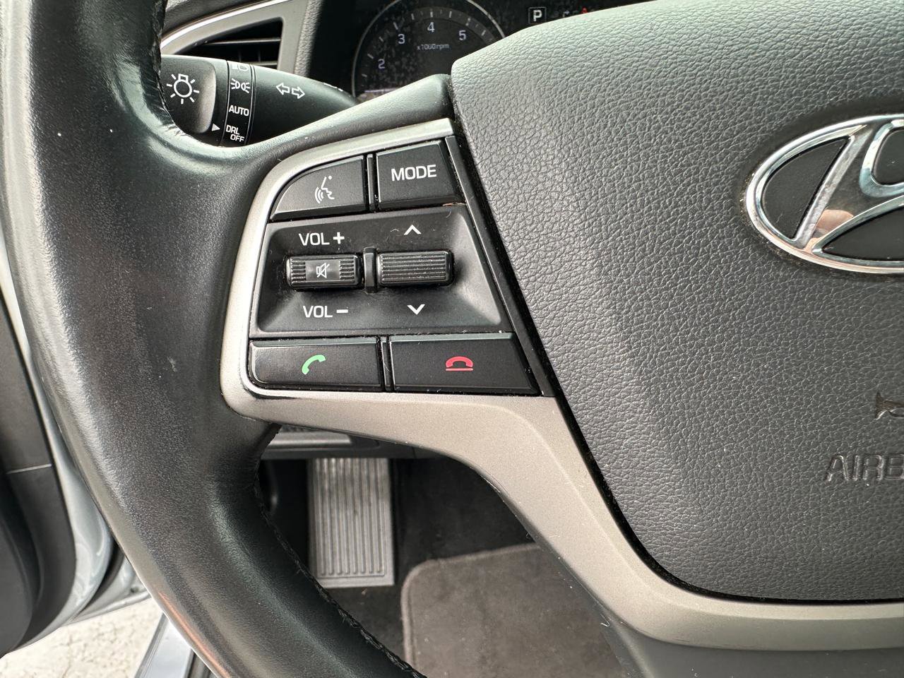 Used 2017 Hyundai Elantra Limited w/ Limited Tech Package 04 FWD image 13