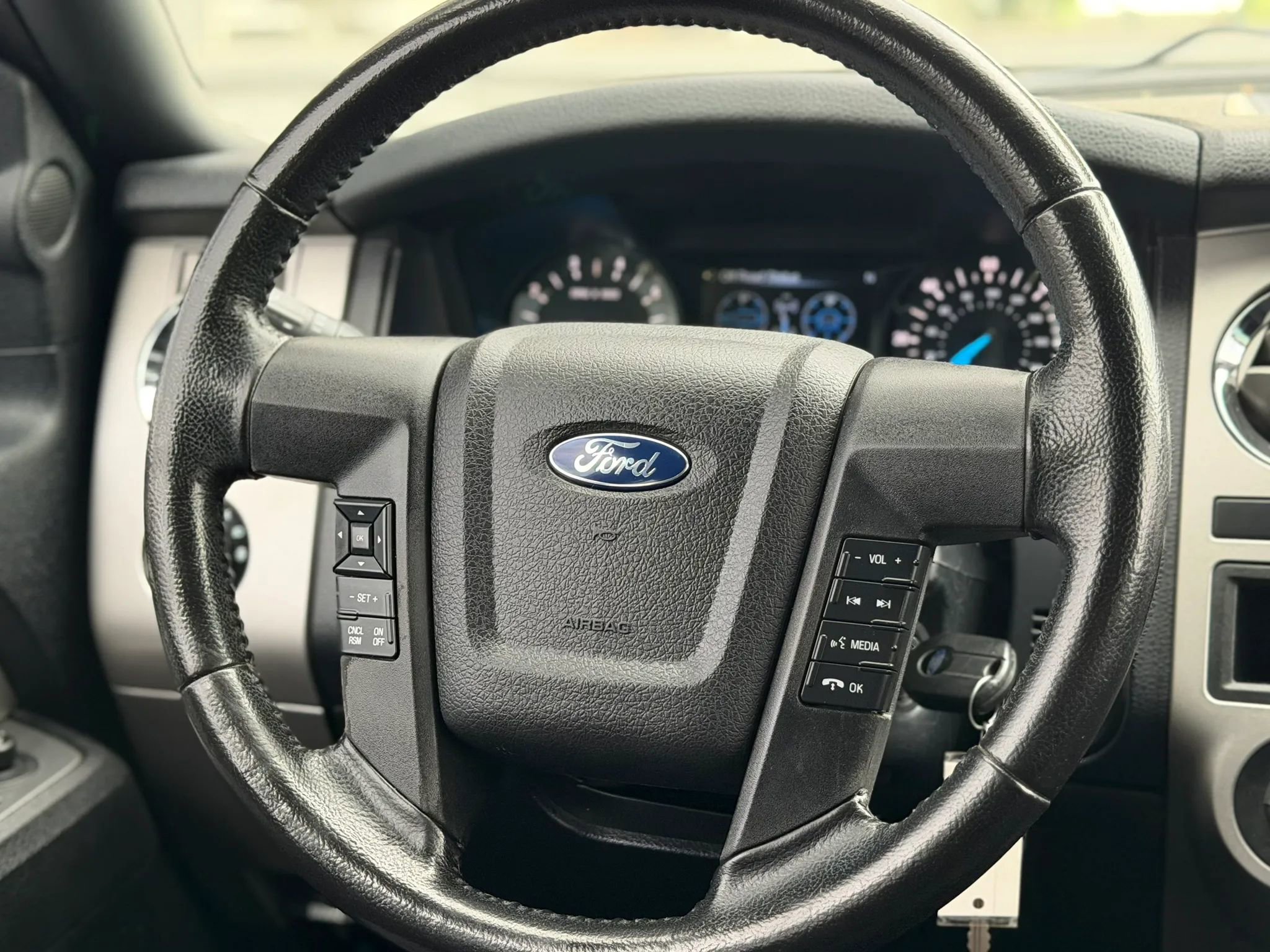 Used 2015 Ford Expedition XLT image 38