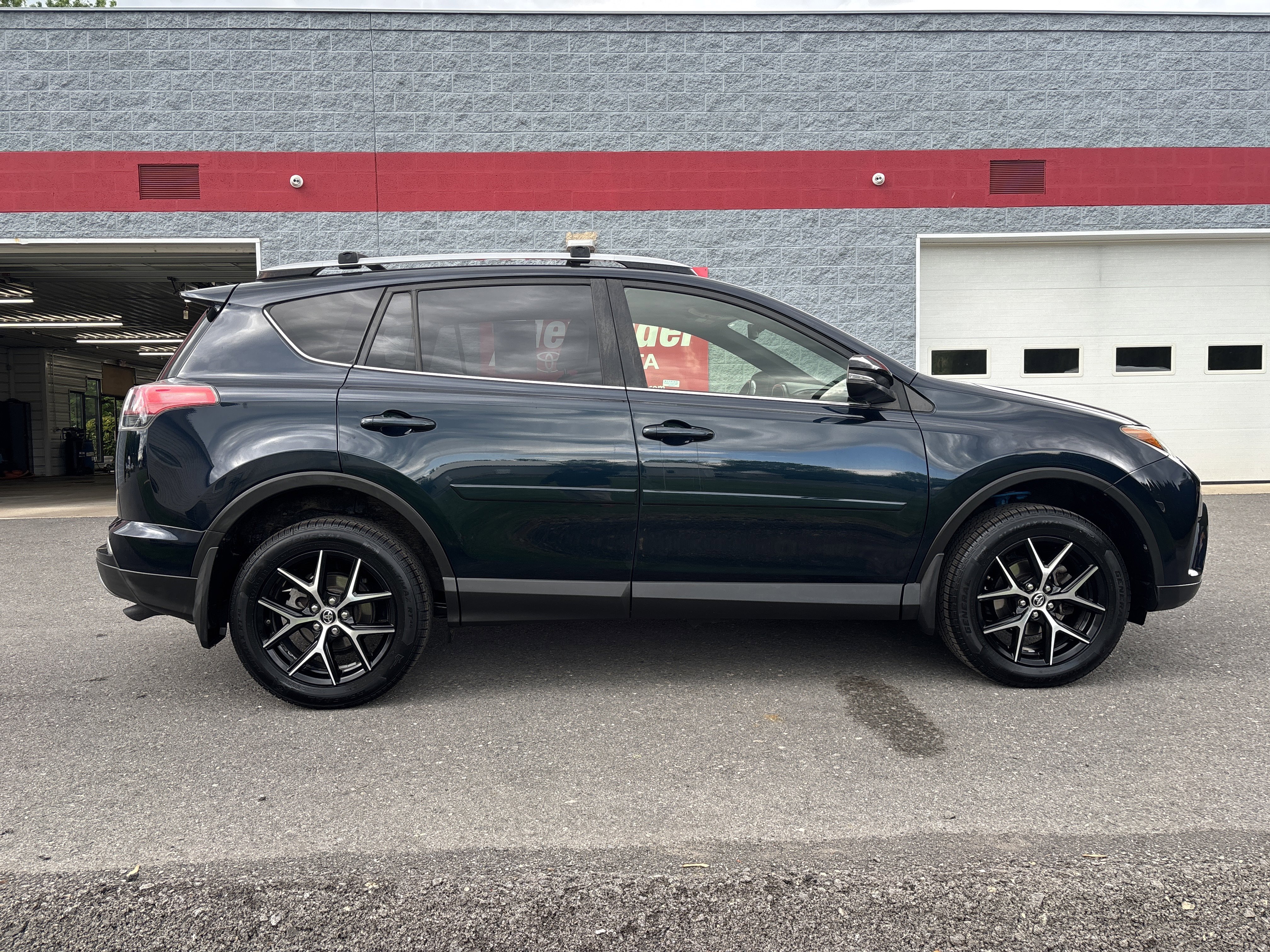 Used 2018 Toyota RAV4 SE w/ Power Extra Value Package AWD/4WD video 2