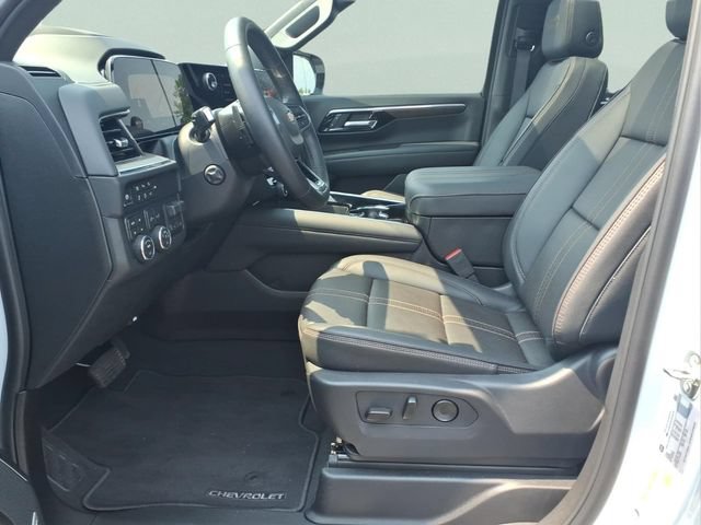 Used 2026 Chevrolet Suburban High Country AWD/4WD image 19