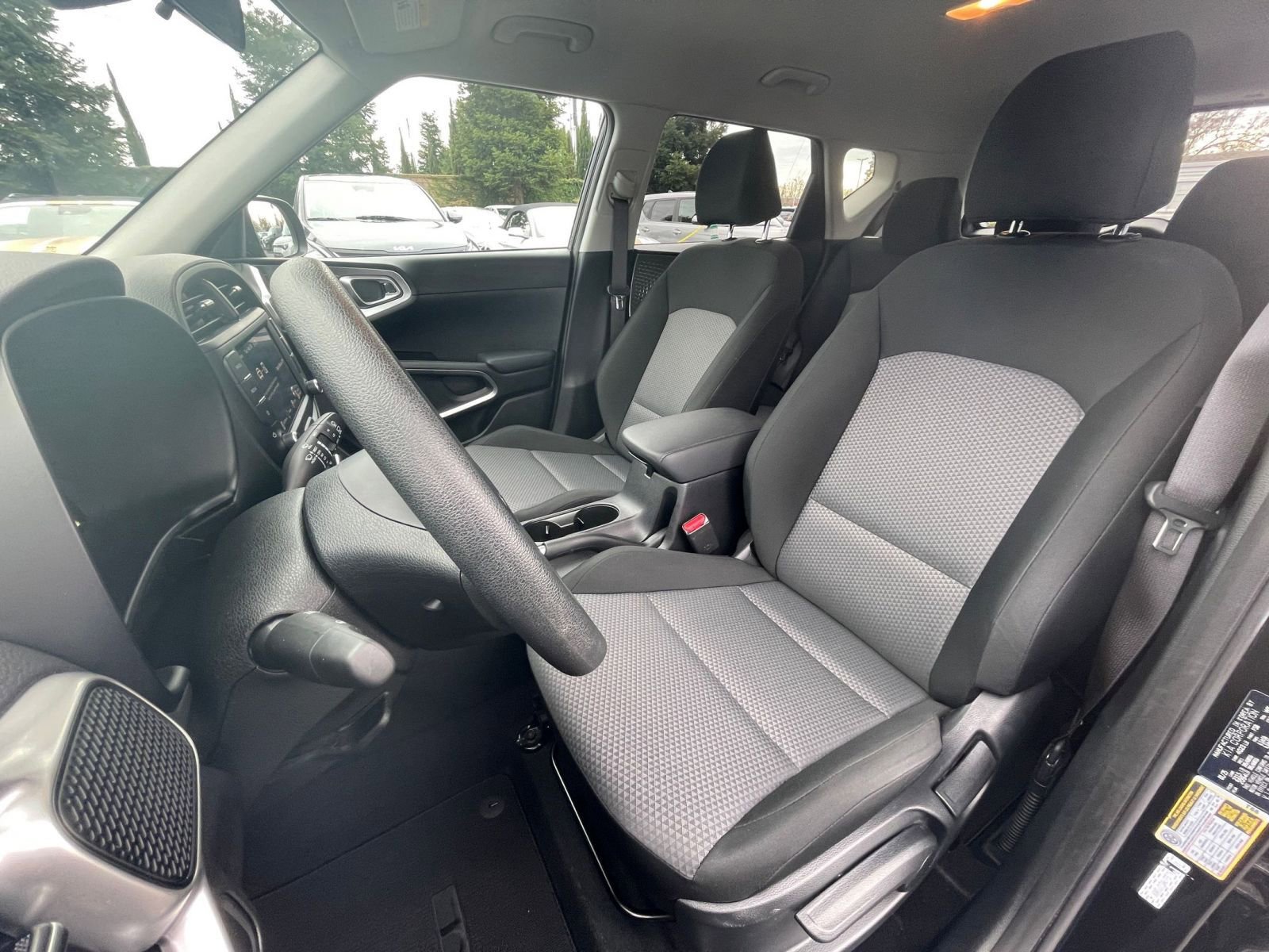 Used 2025 Kia Soul LX w/ LX Technology Package FWD image 31