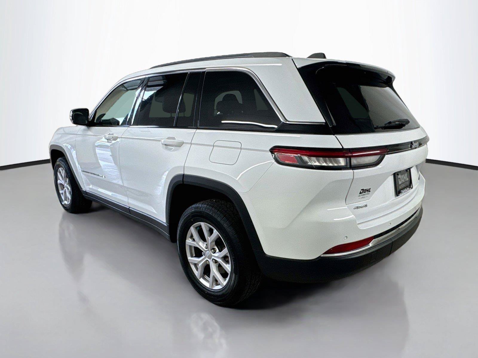 Used 2022 Jeep Grand Cherokee Limited AWD/4WD image 9