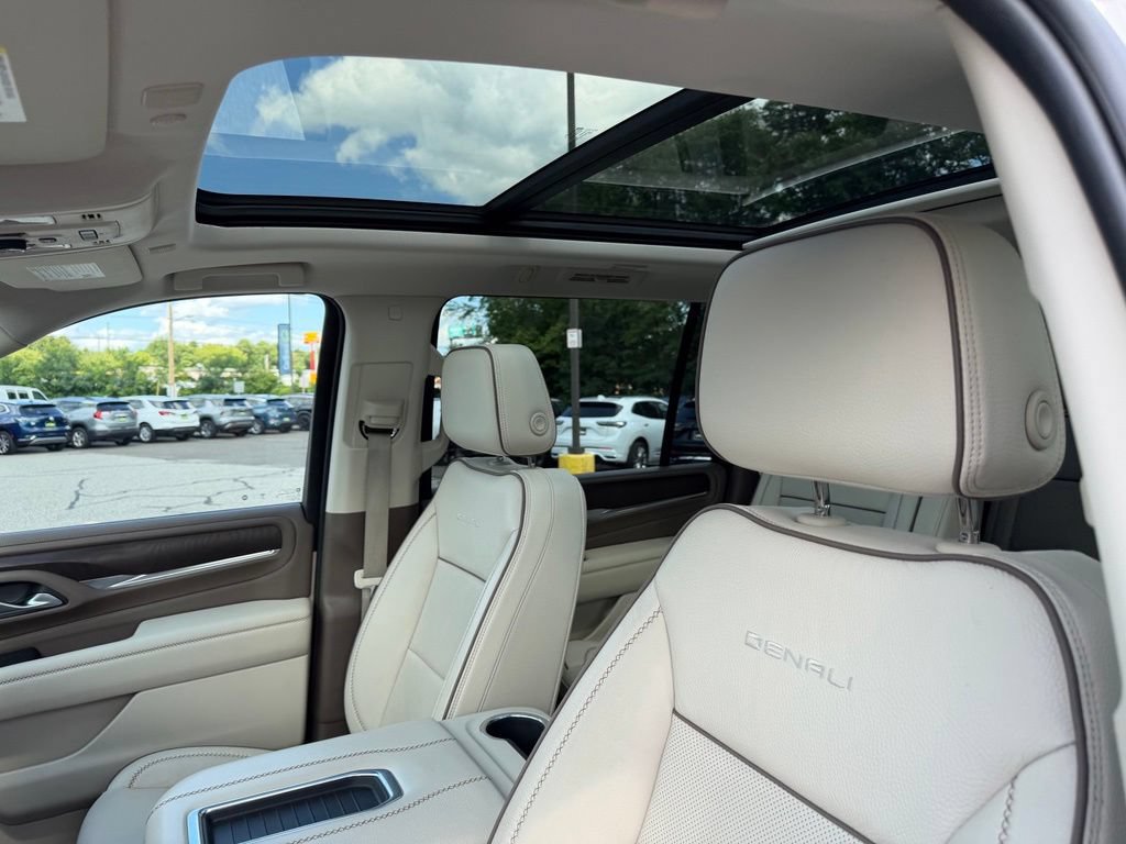 Used 2022 GMC Yukon XL Denali AWD/4WD image 15