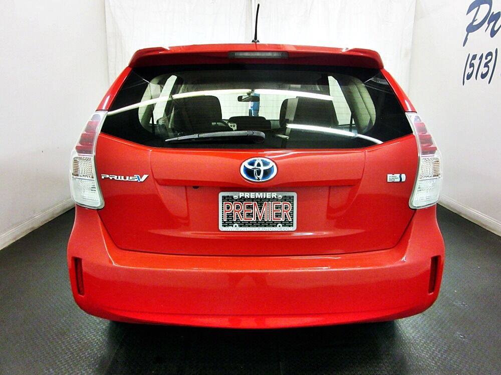 Used 2017 Toyota Prius V Two FWD image 5