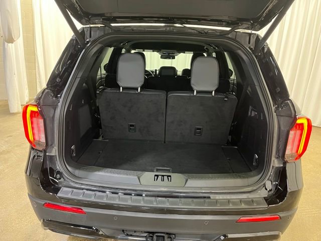 Used 2025 Ford Explorer ST-Line w/ Premium Package image 11