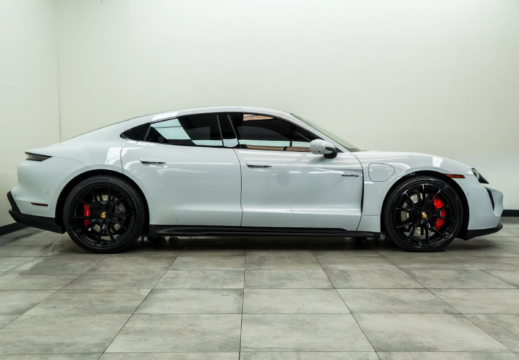 Used 2022 Porsche Taycan GTS AWD/4WD image 11