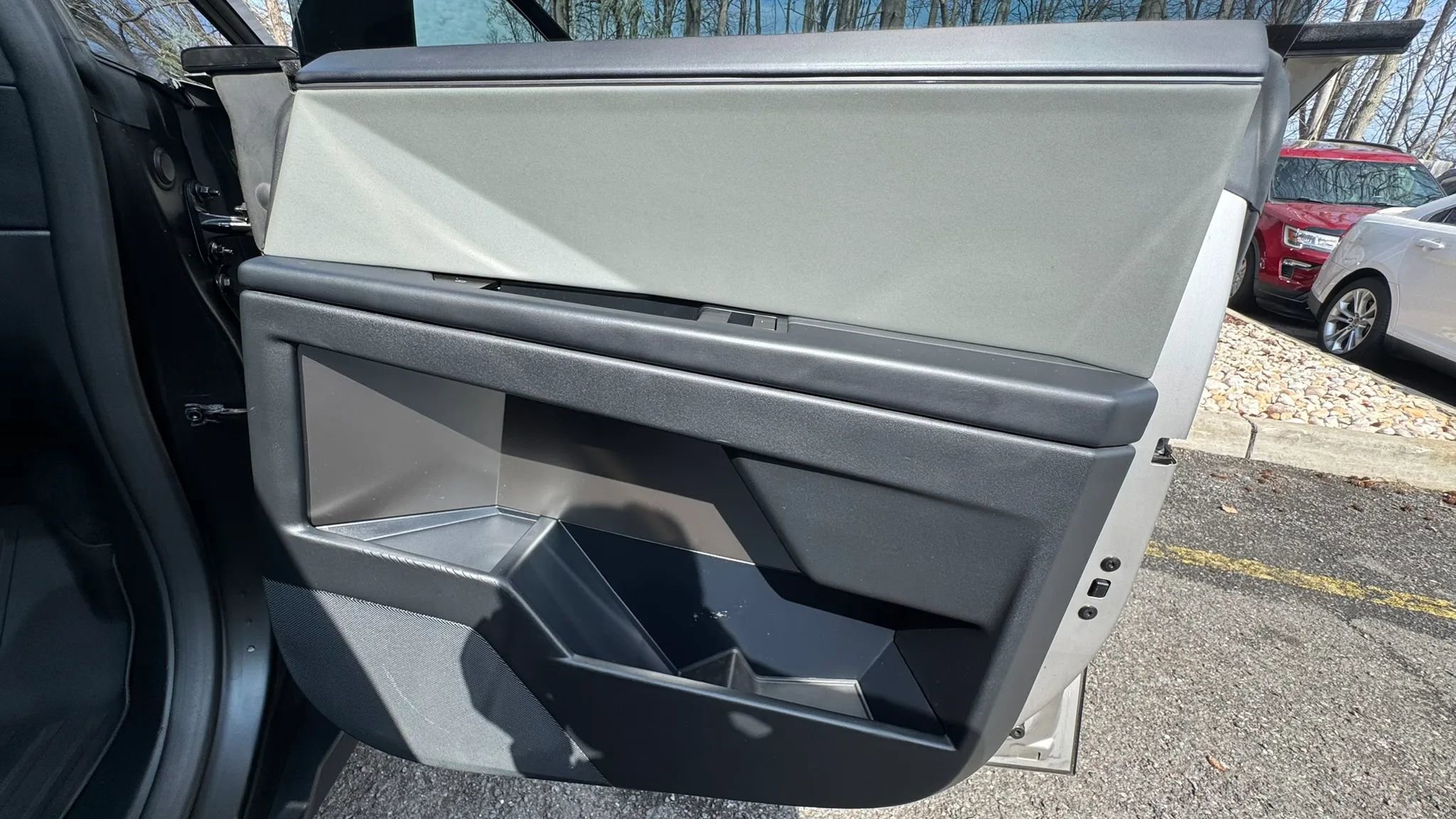Used 2024 Tesla Cybertruck AWD Crew Cab image 29