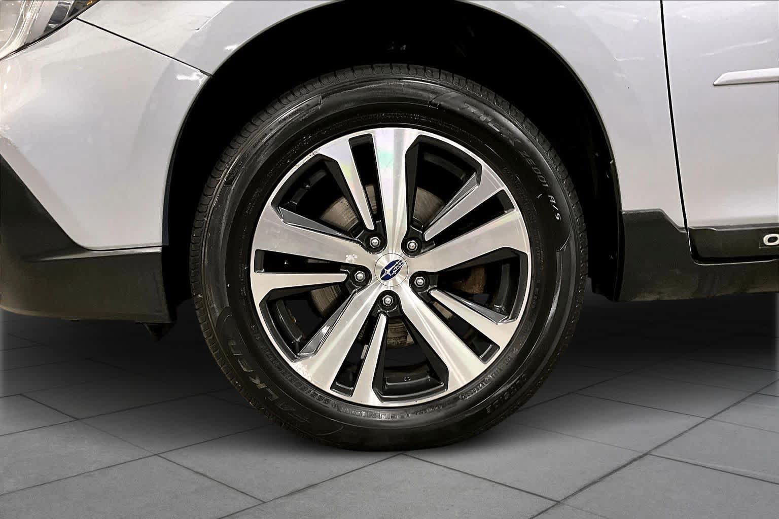 Used 2019 Subaru Outback 2.5i Limited AWD/4WD image 11