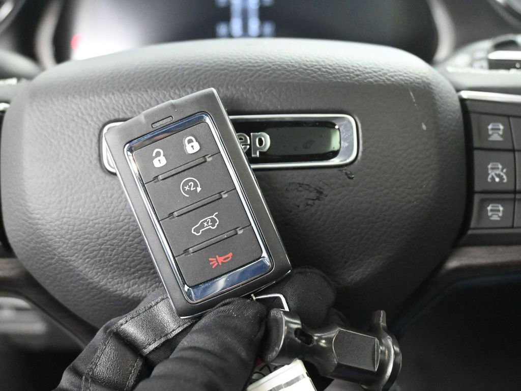 New 2026 Jeep Grand Cherokee Altitude image 28