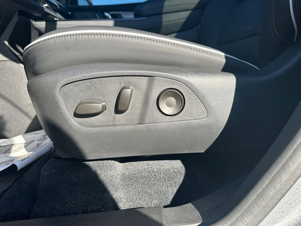 Used 2025 Buick Enclave Sport Touring image 21