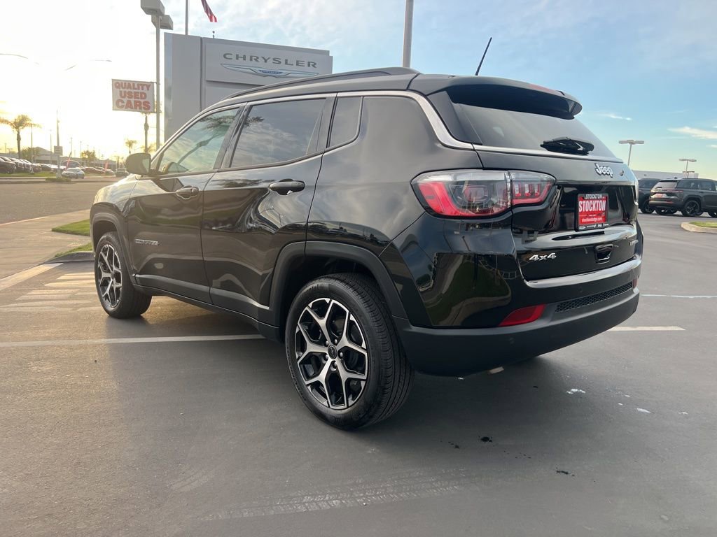 Used 2025 Jeep Compass Limited image 13