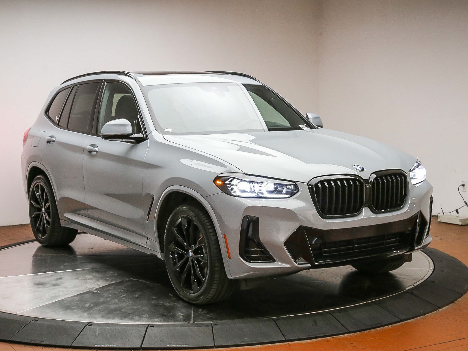 Certified 2023 BMW X3 xDrive30i w/ M Sport Package AWD/4WD image 3