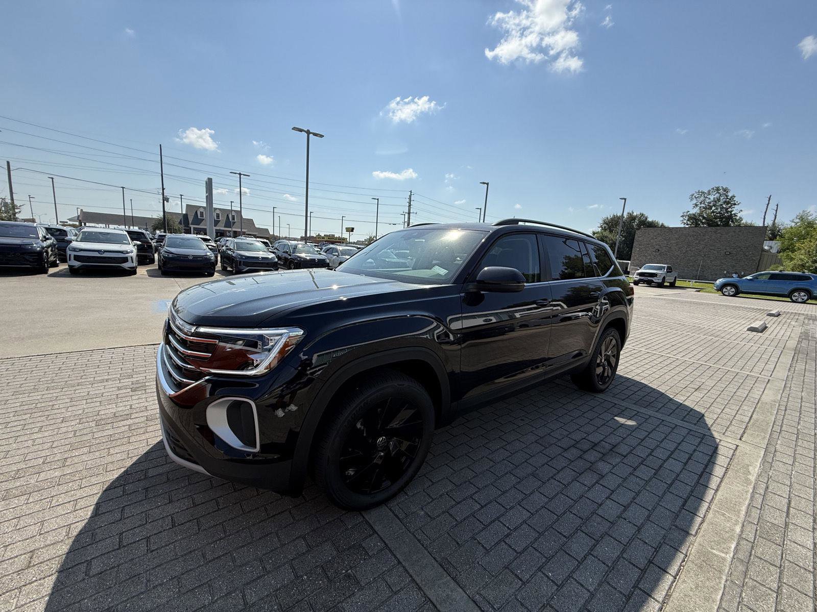 New 2026 Volkswagen Atlas SE image 3