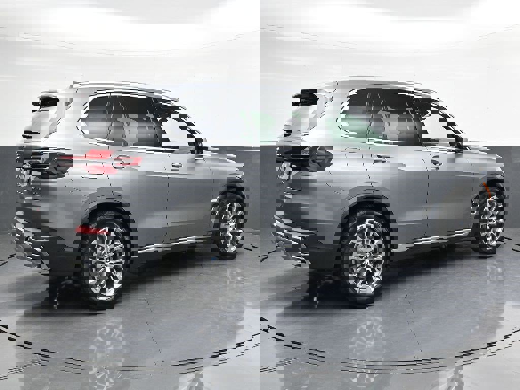 Used 2026 BMW X5 xDrive50e w/ Climate Comfort Package image 4