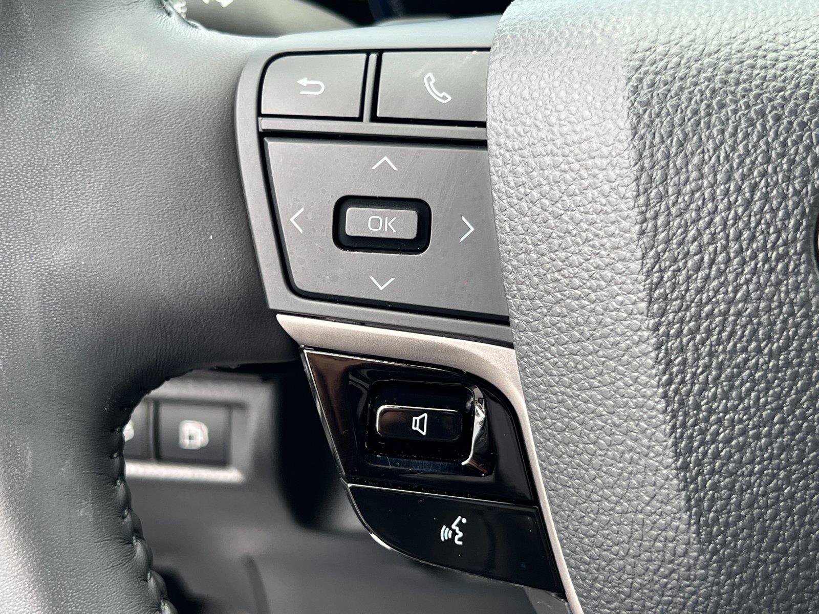 Used 2025 Toyota Camry XSE FWD image 24