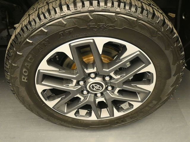 Used 2022 Toyota Tundra Limited image 9