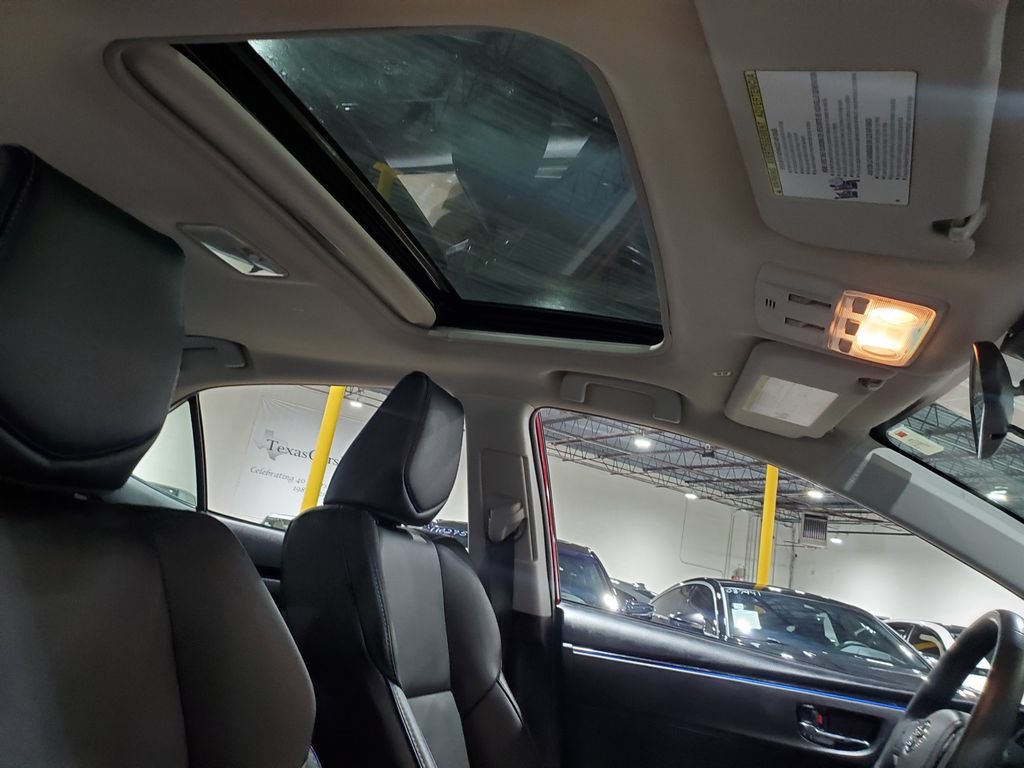 Used 2018 Toyota Corolla XSE FWD image 16