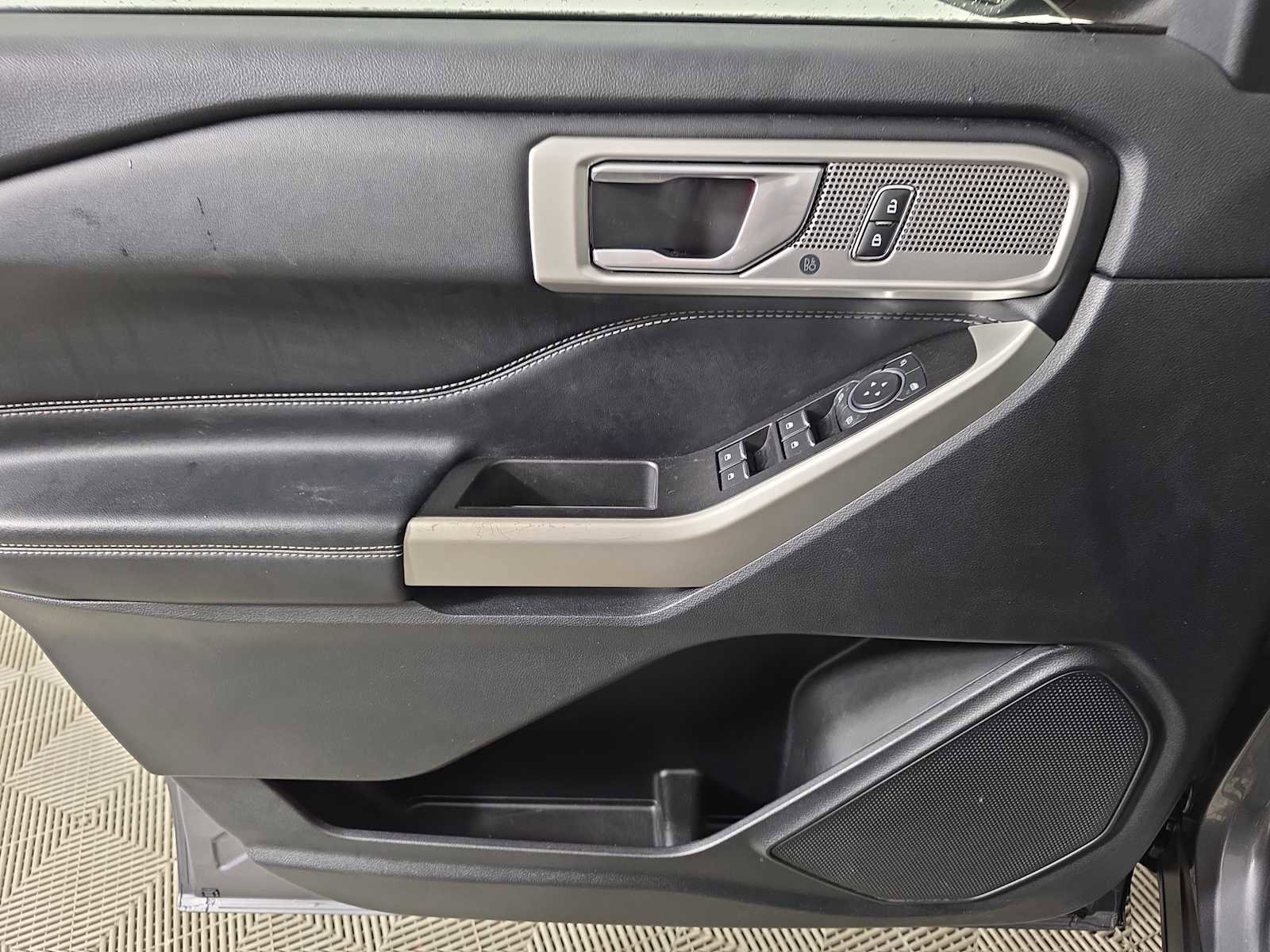 Used 2022 Ford Explorer Limited image 29