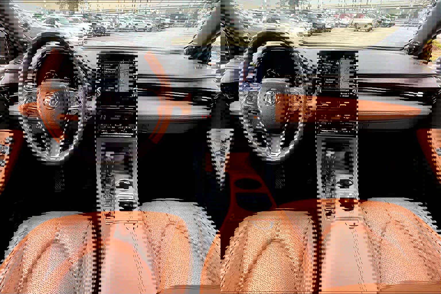 Used 2019 Toyota Avalon Limited image 14