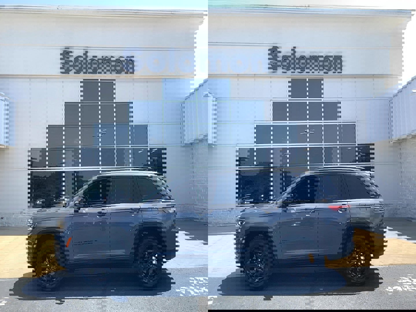 Certified 2023 Jeep Grand Cherokee Altitude image 1