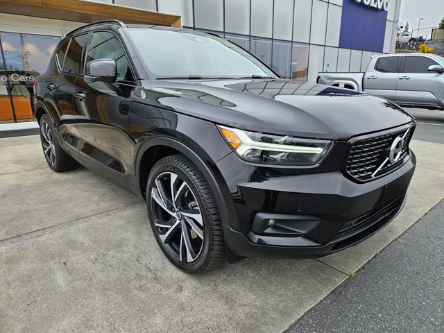 Used 2020 Volvo XC40 T5 R-Design w/ Protection Package AWD/4WD image 3