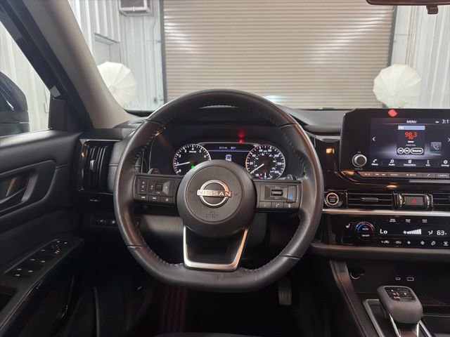 Used 2024 Nissan Pathfinder SV FWD image 37