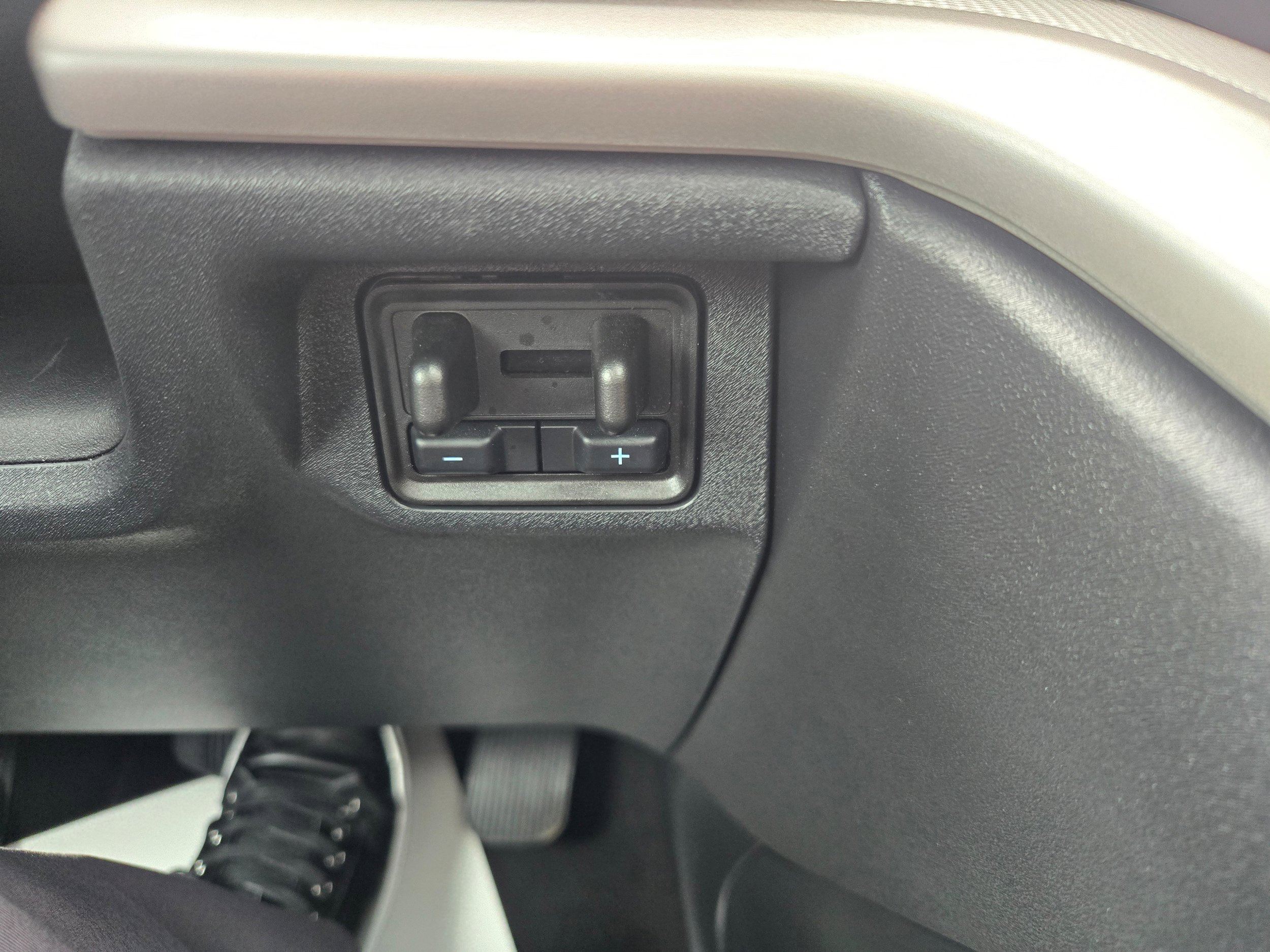 Certified 2025 Ford Expedition Active AWD/4WD image 32