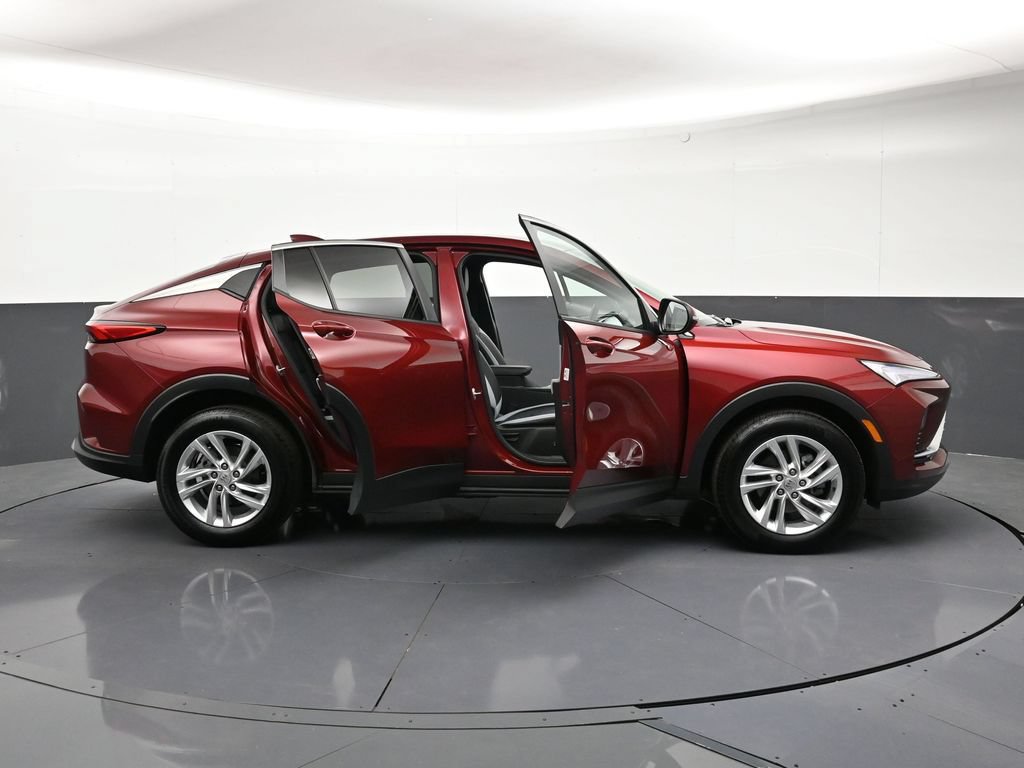 Certified 2024 Buick Envista Preferred w/ Advanced Safety Package FWD image 33