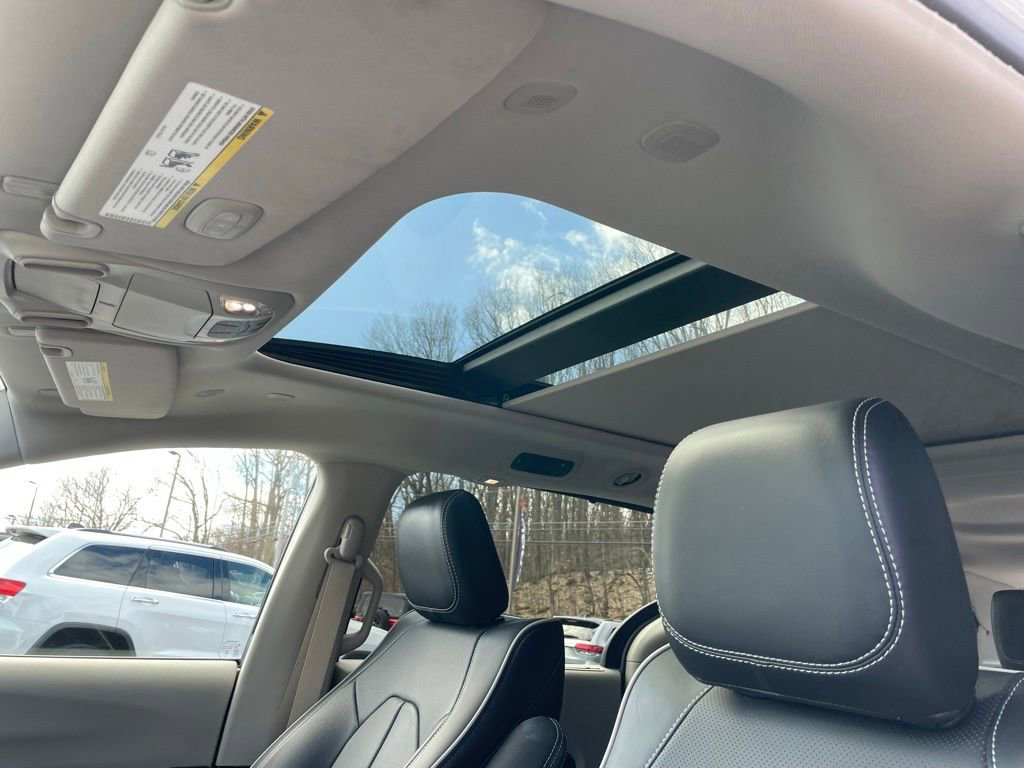 Used 2024 Chrysler Pacifica Limited image 17