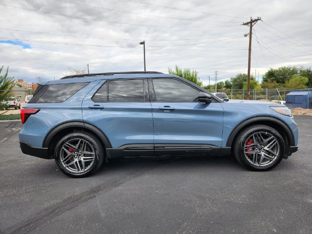 Used 2025 Ford Explorer ST AWD/4WD image 2